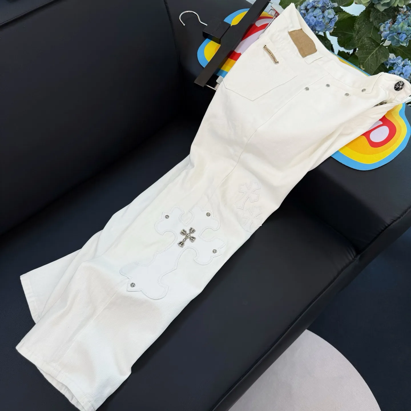 P300 Style number: D297 Chrome Hearts White Ox King Size: 28, 30, 32, 34 (S-XL) Color: White Size reference: Pants length 100 102 104 106 106 Waist 72 76 80 84 88 Recommended weight S (about 110 pounds) M (about 120 pounds) L (about 140 pounds) XL (around 165)